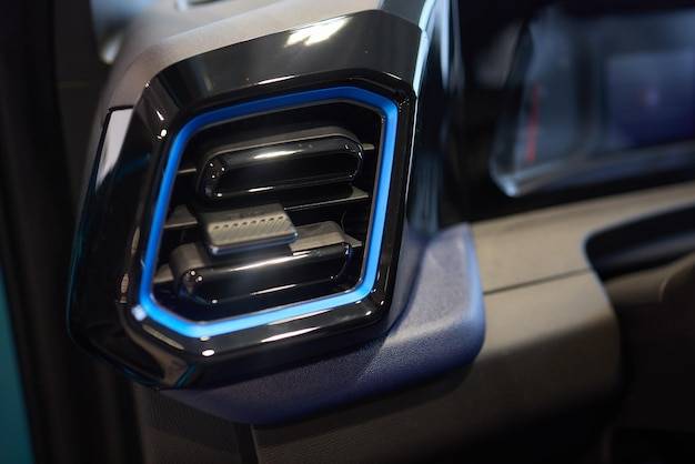 Jaką lampę do hybrydy wybrać do domowego manicure?