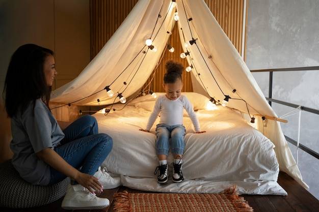 Jakie światło do pokoju dziecka ciepłe czy zimne?