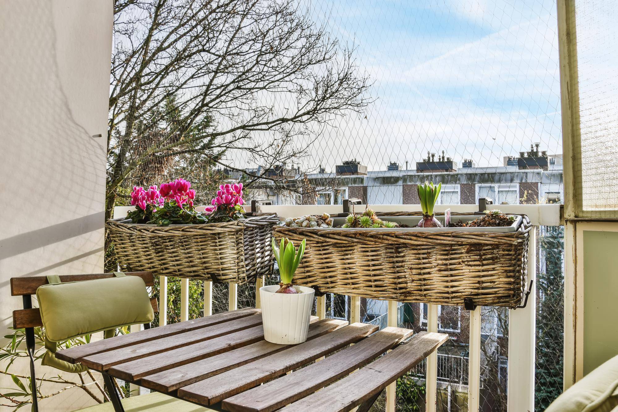 Jak urządzić balkon 6m2 w funkcjonalny sposób?